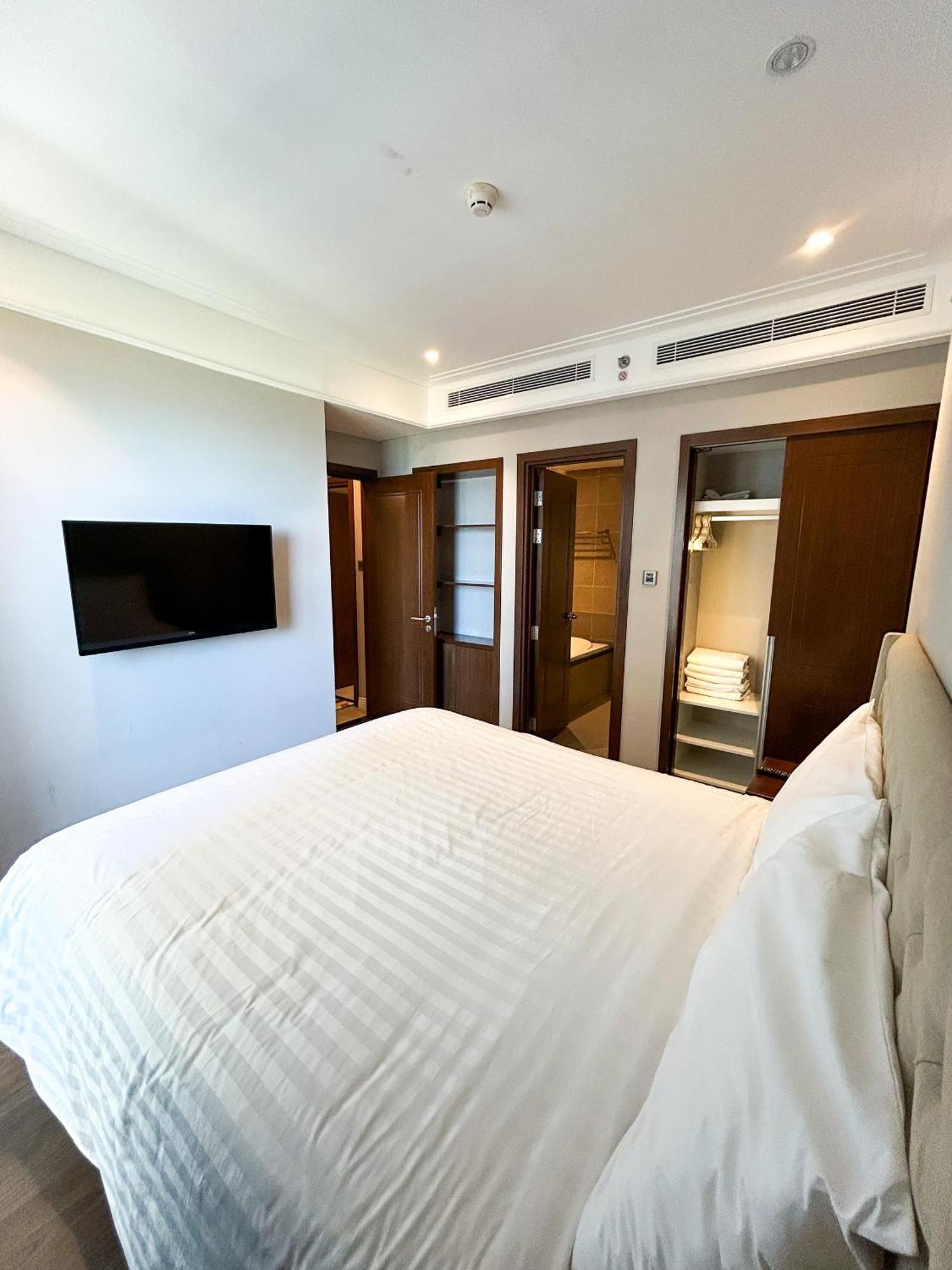 Sunrise Luxury Apartment With Ocean View Da Nang Exterior photo
